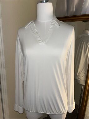 Buttercloth Pretucked Classic Ivory Long-Sleeve V-Neck minimalist